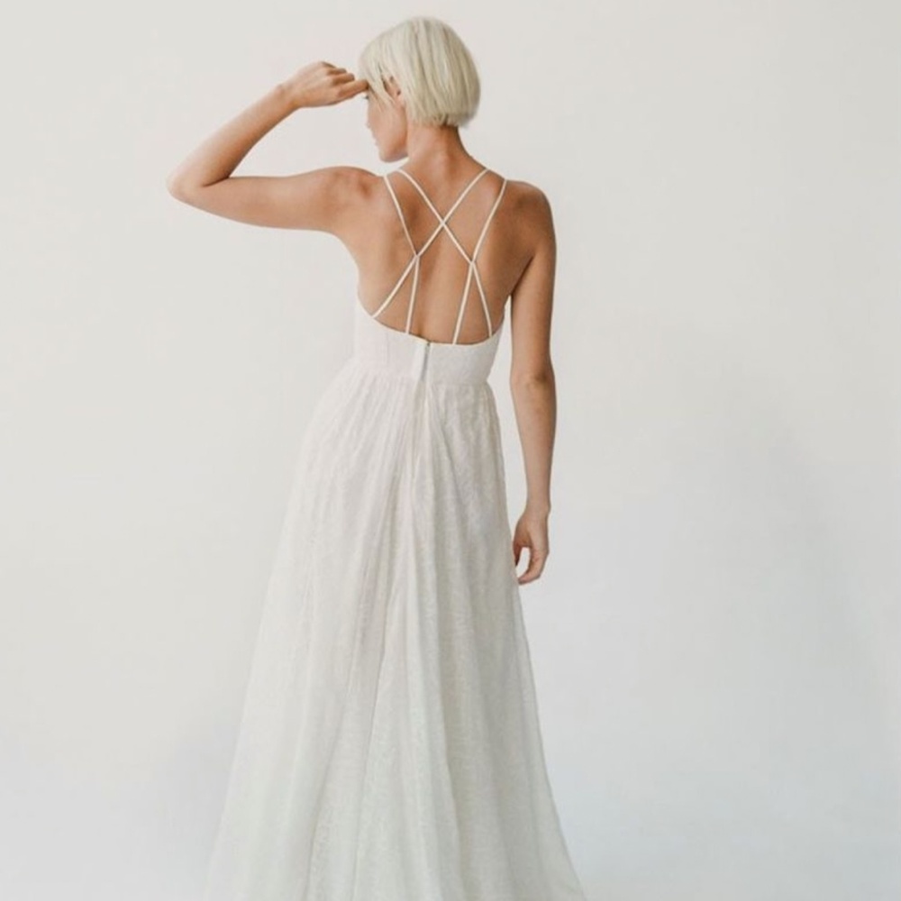Truvelle Wedding Dress: Pamela A Line
